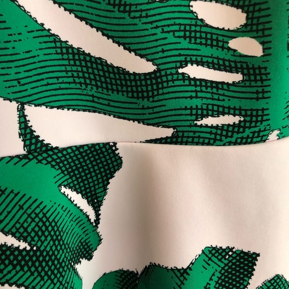 Tropical V-Neck Peplum Top - Picture 7 of 7